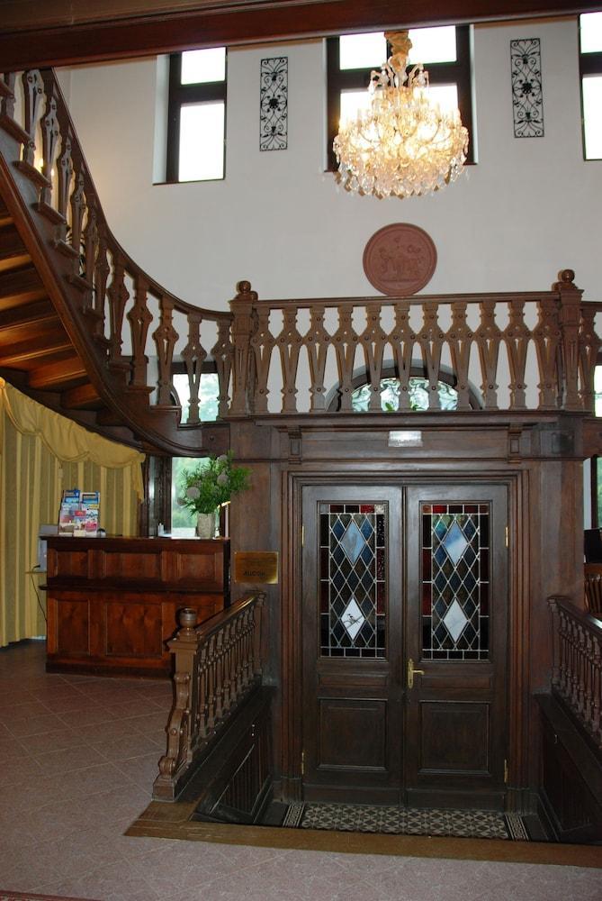 Lezno Palace Buitenkant foto