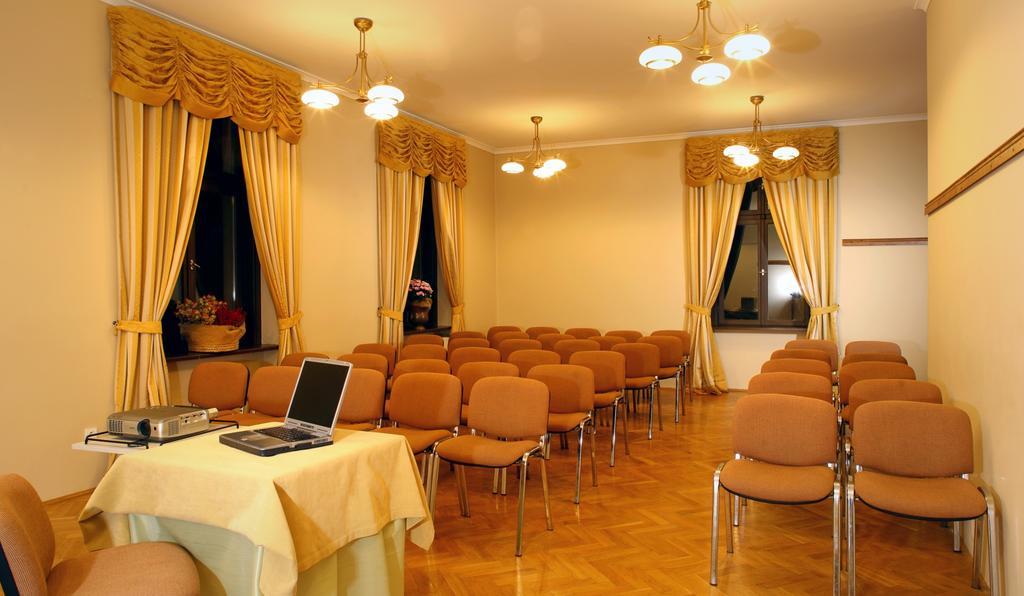 Lezno Palace Buitenkant foto