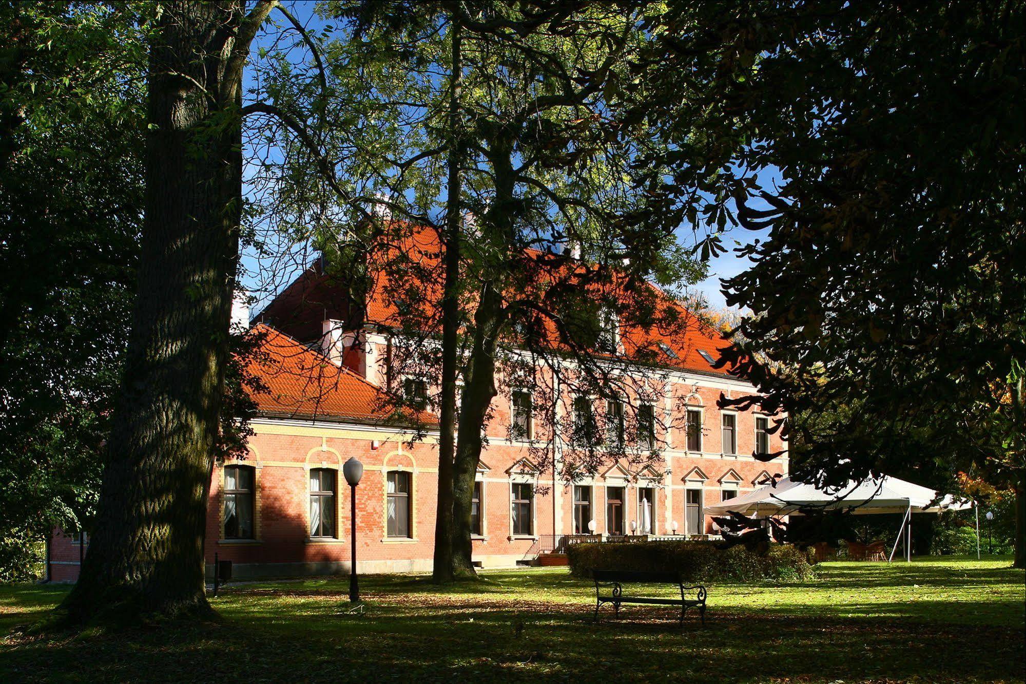 Lezno Palace Buitenkant foto