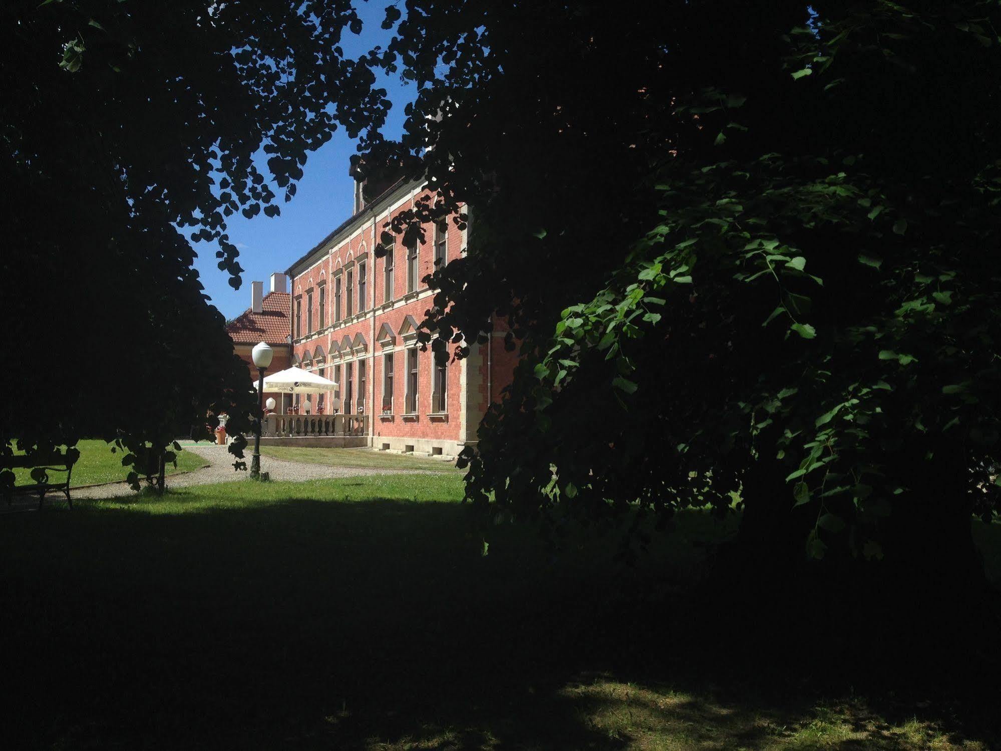 Lezno Palace Buitenkant foto