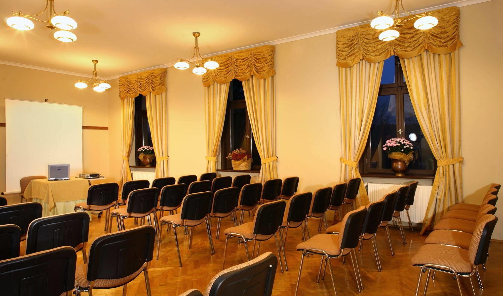 Lezno Palace Buitenkant foto